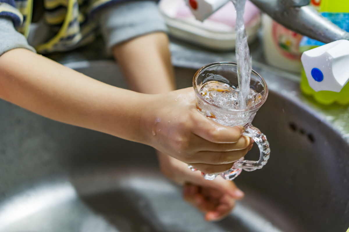 clean drinking water coming from the tap