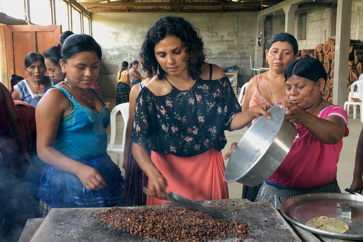 Karla McNeil-Rueda (center) teaching Guatemalan women to prepare chocolate. (Photo credit: Madeline Weeks)