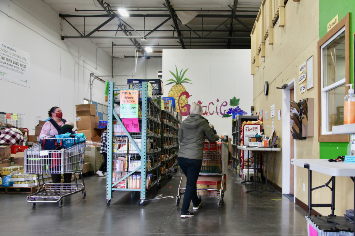 Shopping at the Birch Community Services co-op in Portland, Oregon. (Photo by Gosia Wozniacka)