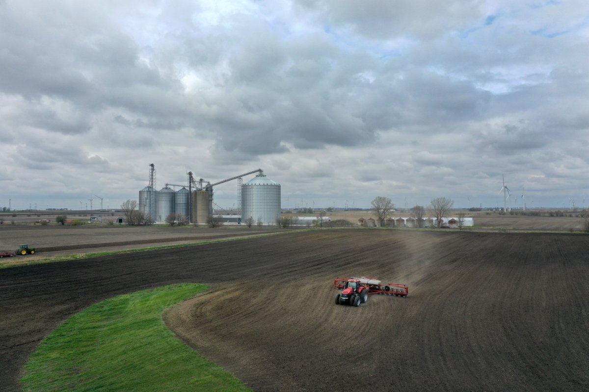 A farmer plants corn on a farm near Dwight, Illinois (Photo credit: Scott Olson, Getty Images)