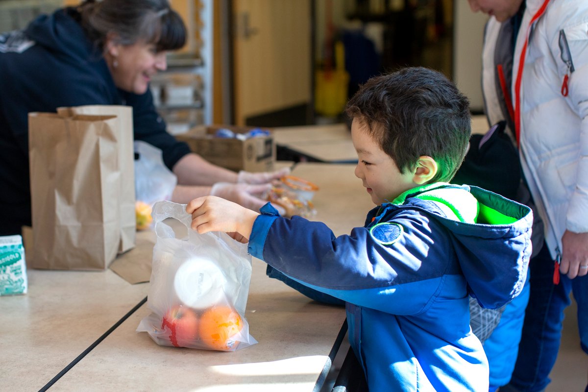 Tyden Brownlee, 5, picks up a free school lunch at Olympic Hills Elementary School in Seattle, Washington. (Photo by Karen Ducey/Getty Images)