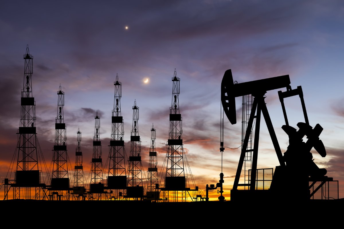 United Arab Emirates oil field with rigs and pumps at sunset. (Photo credit: Anton Petrus, Getty Images)