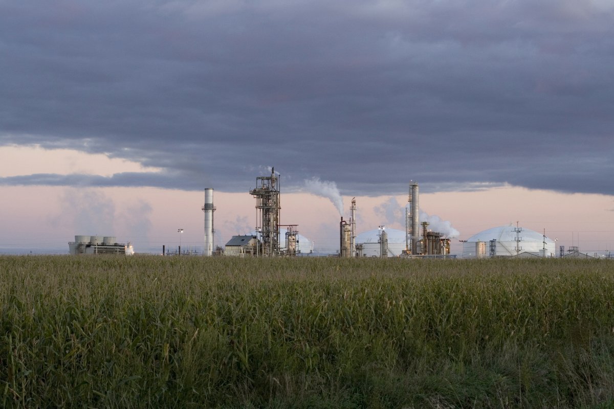 an iowa fertilizer factory in sunset. (photo credit: lynngrae on getty images)